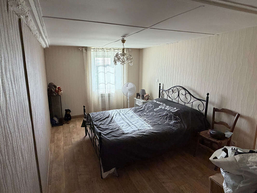 Maison à LACROISILLE