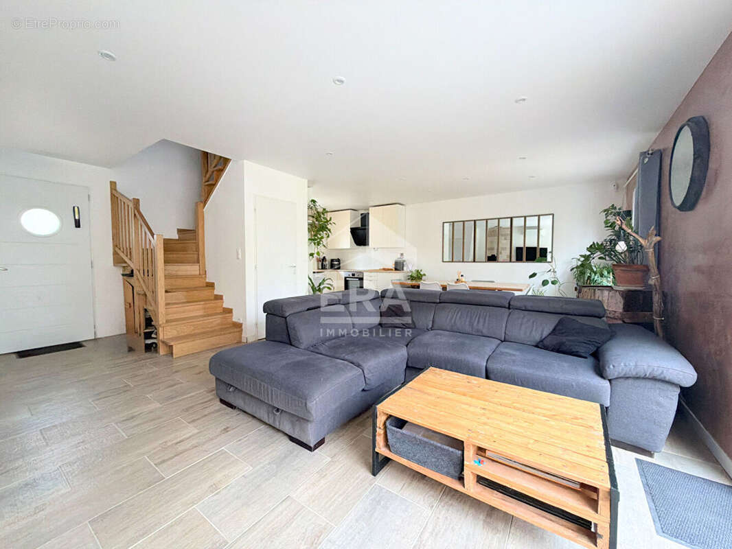 Maison à LE PUY-SAINTE-REPARADE