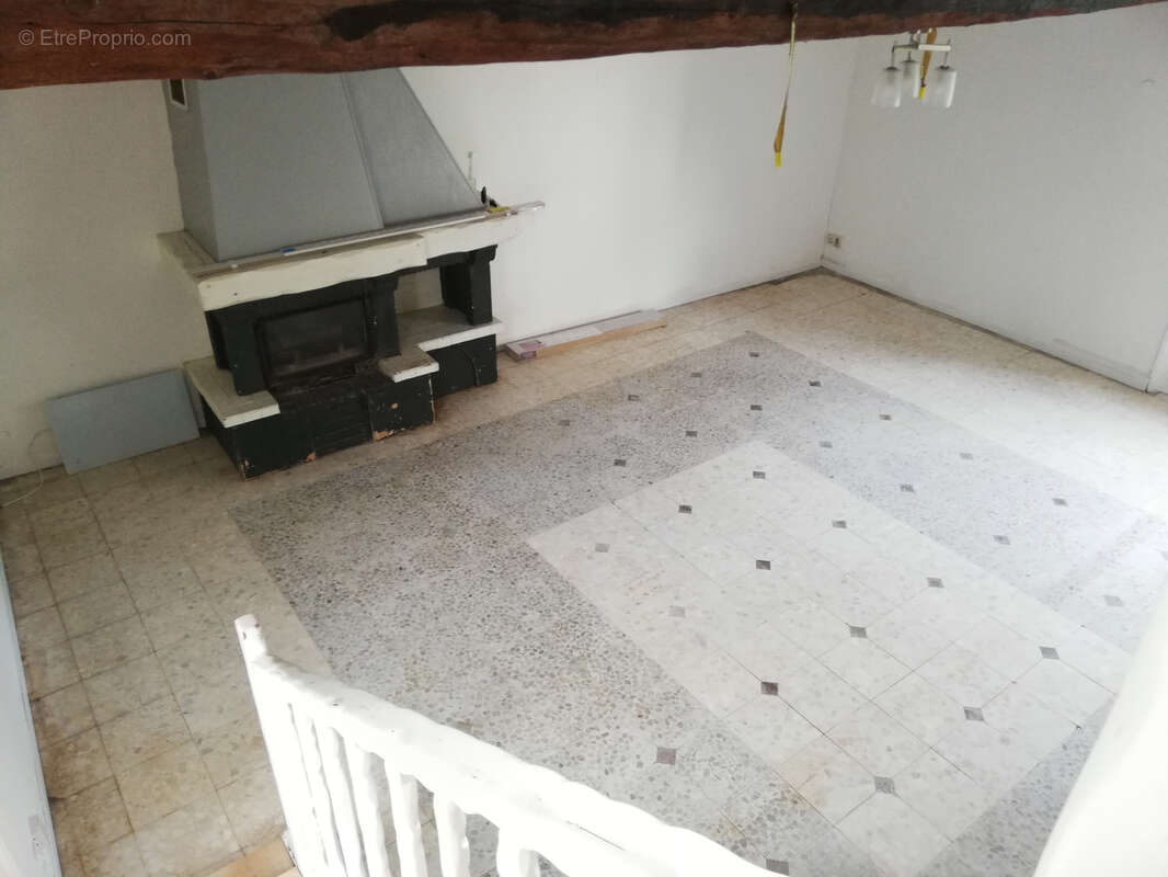 Maison à AILLANT-SUR-THOLON