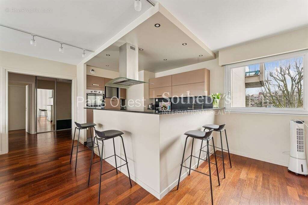 Appartement à NEUILLY-SUR-SEINE