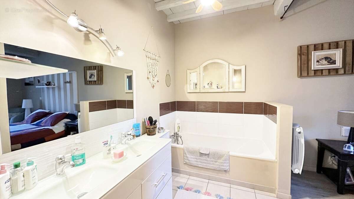 Maison bourgeoise du XVIIe siècle à vendre proche de Dax  Propriété de caractère avec dépendances, piscine et grand terrain - photo 22