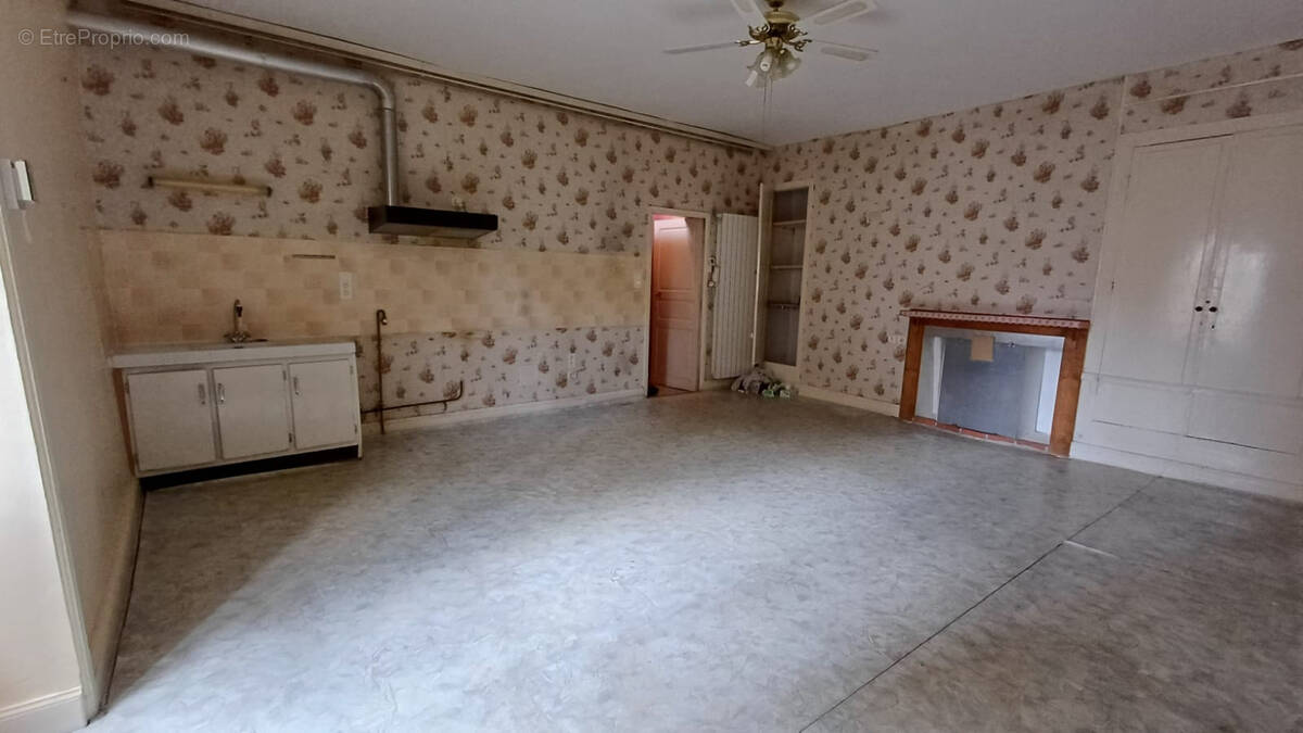 Appartement à VIC-LE-COMTE