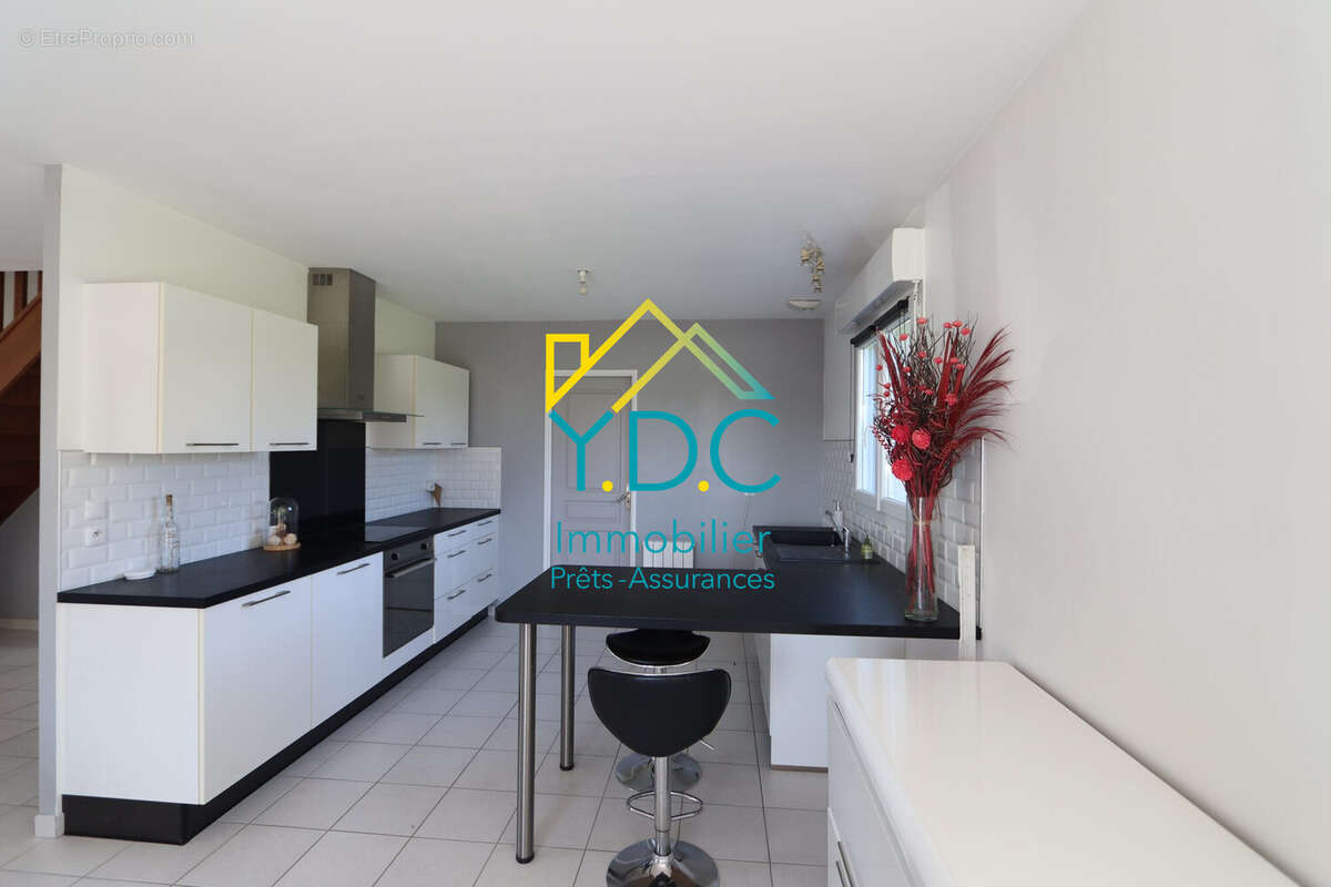 Cuisine ouverte - Maison à HERICOURT-EN-CAUX