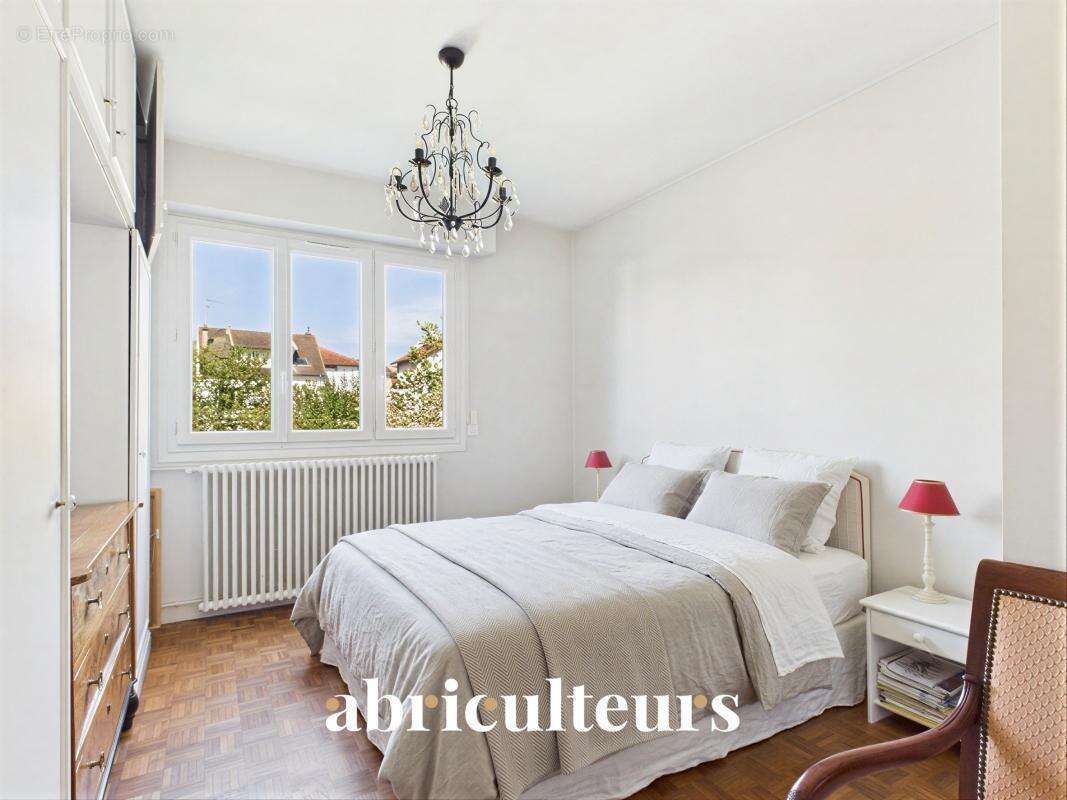 Appartement familial de 120 m²  avec balcons en vente dans le Quartier Petit Chambord (92340) - photo 9