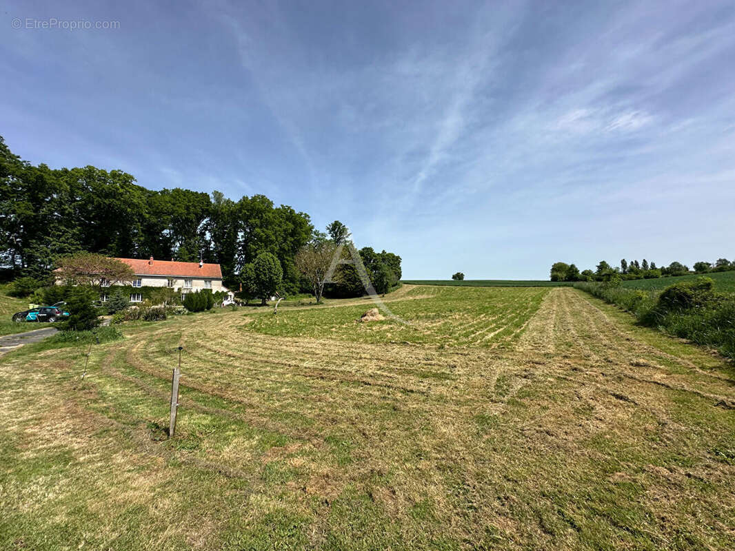 Maison à VALLIERES-LES-GRANDES