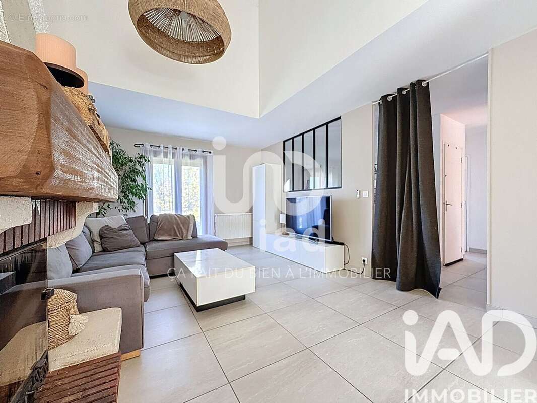 Photo 2 - Maison à SAINTRY-SUR-SEINE