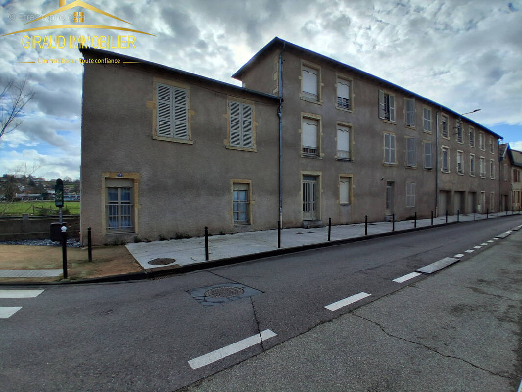 Appartement à CHARLIEU