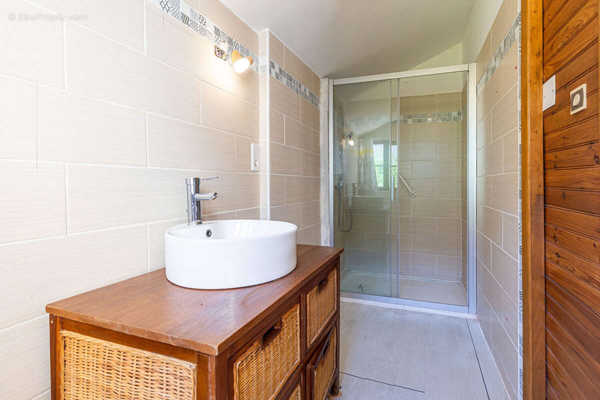 Agence immobiliere laforet - co-exclusivite - "pâquerette" - annecy / cran-gevrier - maison 65,63m² - sous-sol complet avec 3 ca - photo 8