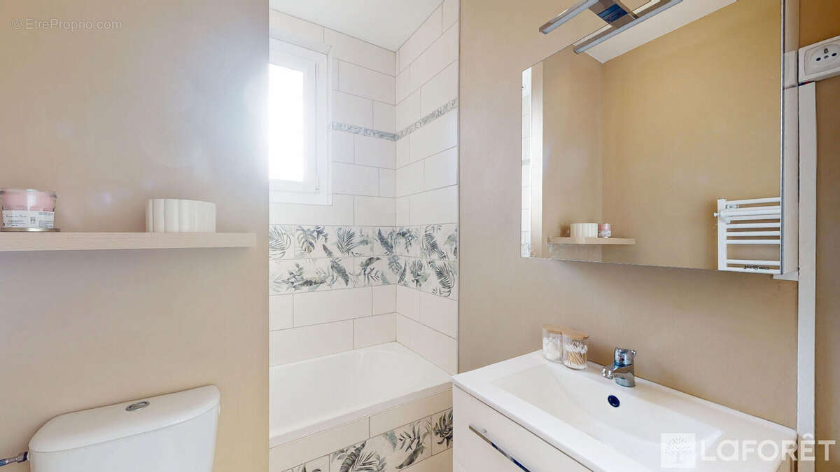 Maison à THIEL-SUR-ACOLIN