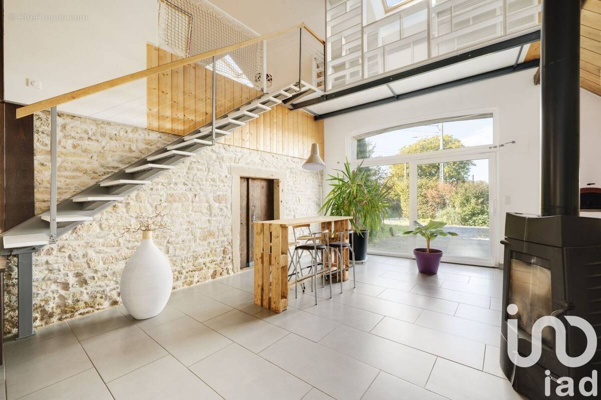 Photo 1 - Maison à DOMMARTIN-AUX-BOIS