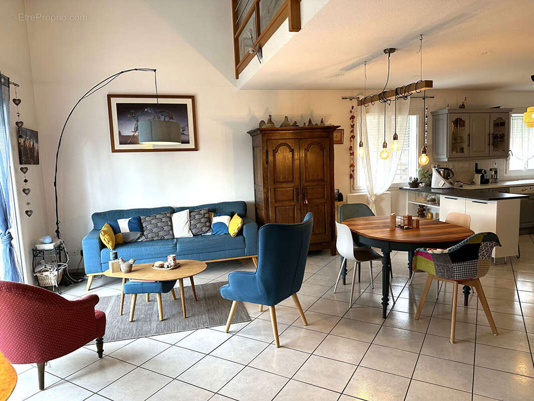 Appartement à NIVOLAS-VERMELLE