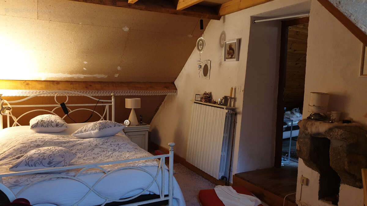 Maison à SAINT-MARTIN-LA-MEANNE