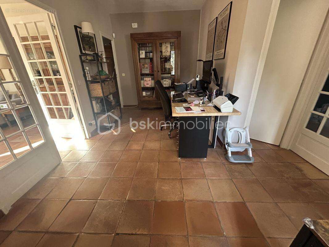 Belle maison plain pied - 4/5 chambres - veranda - piscine - terrain - photo 15