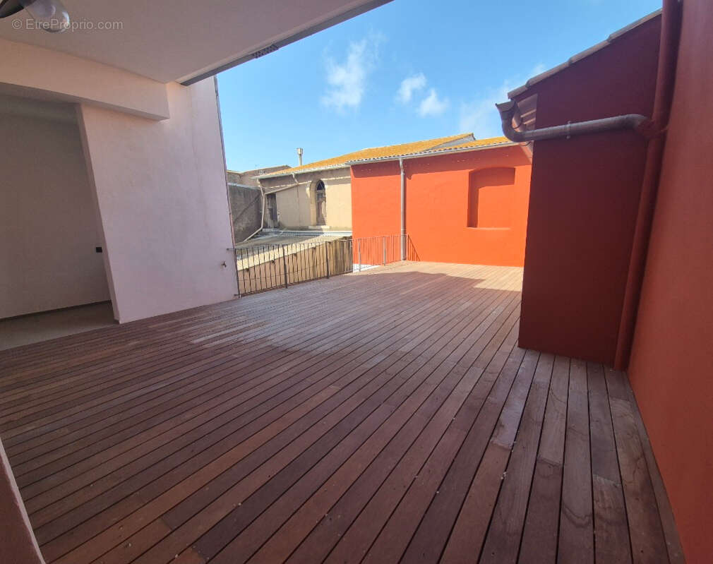 Appartement SETE 3 pièce(s) 139 m2 Centre ville de Sète sur quai avec terrasse - photo 2