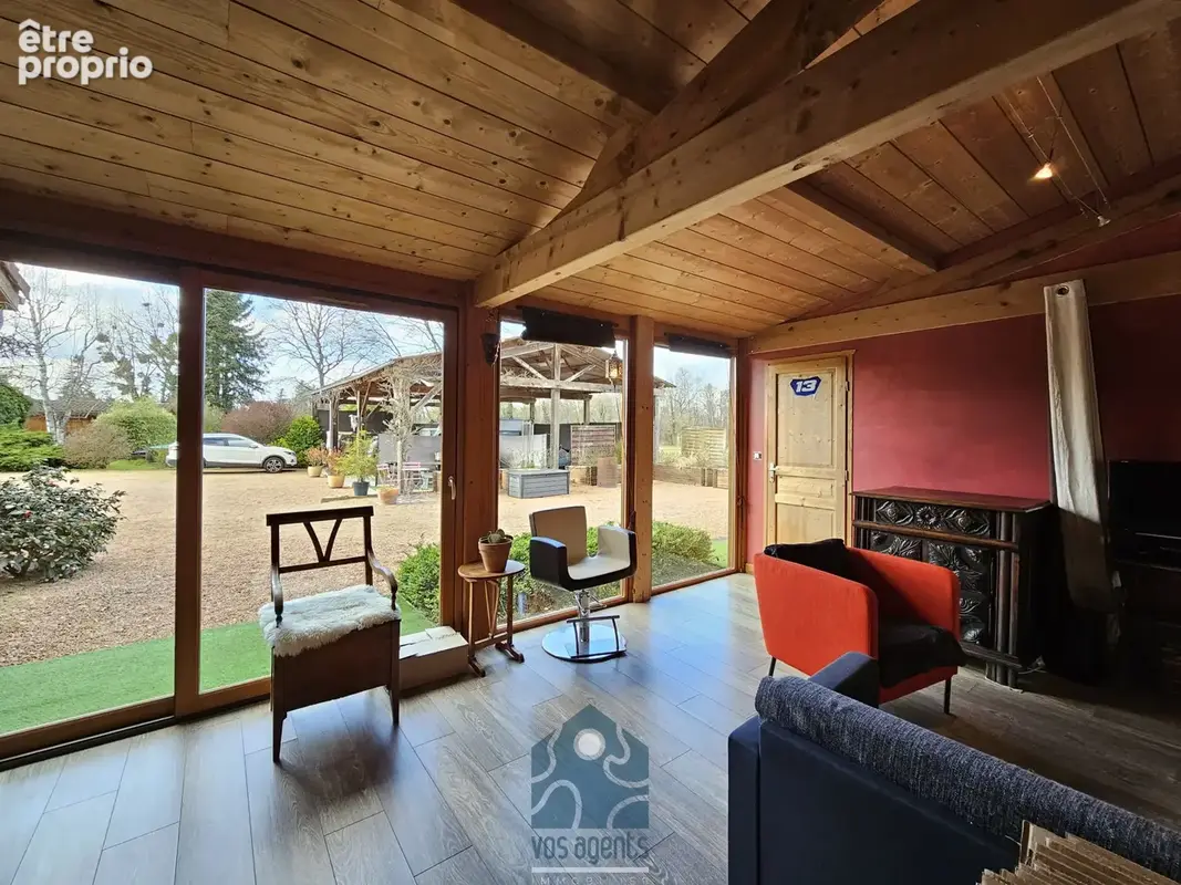 Propriété 6 pièces avec piscine, box à chevaux, garage, hangar et grand terrain - photo 8