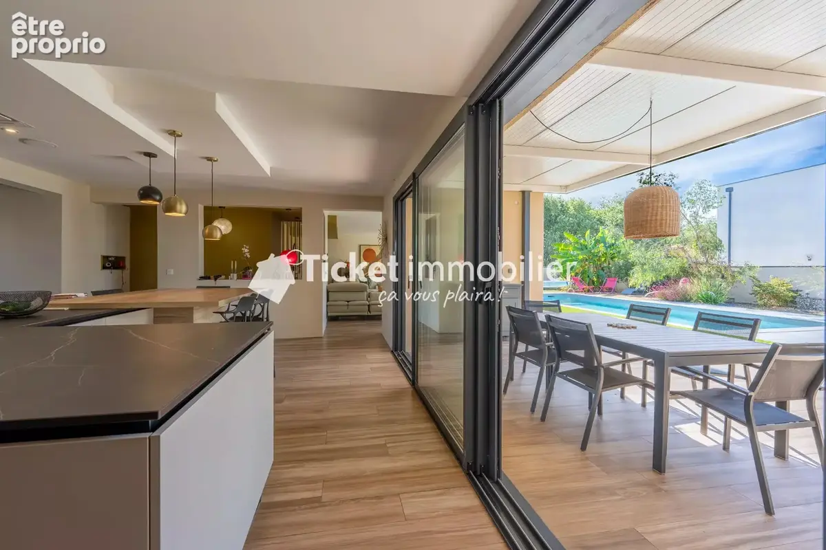 Villa 7 pièces de 304,16m2 avec piscine, carport hors couloir aérien - photo 12