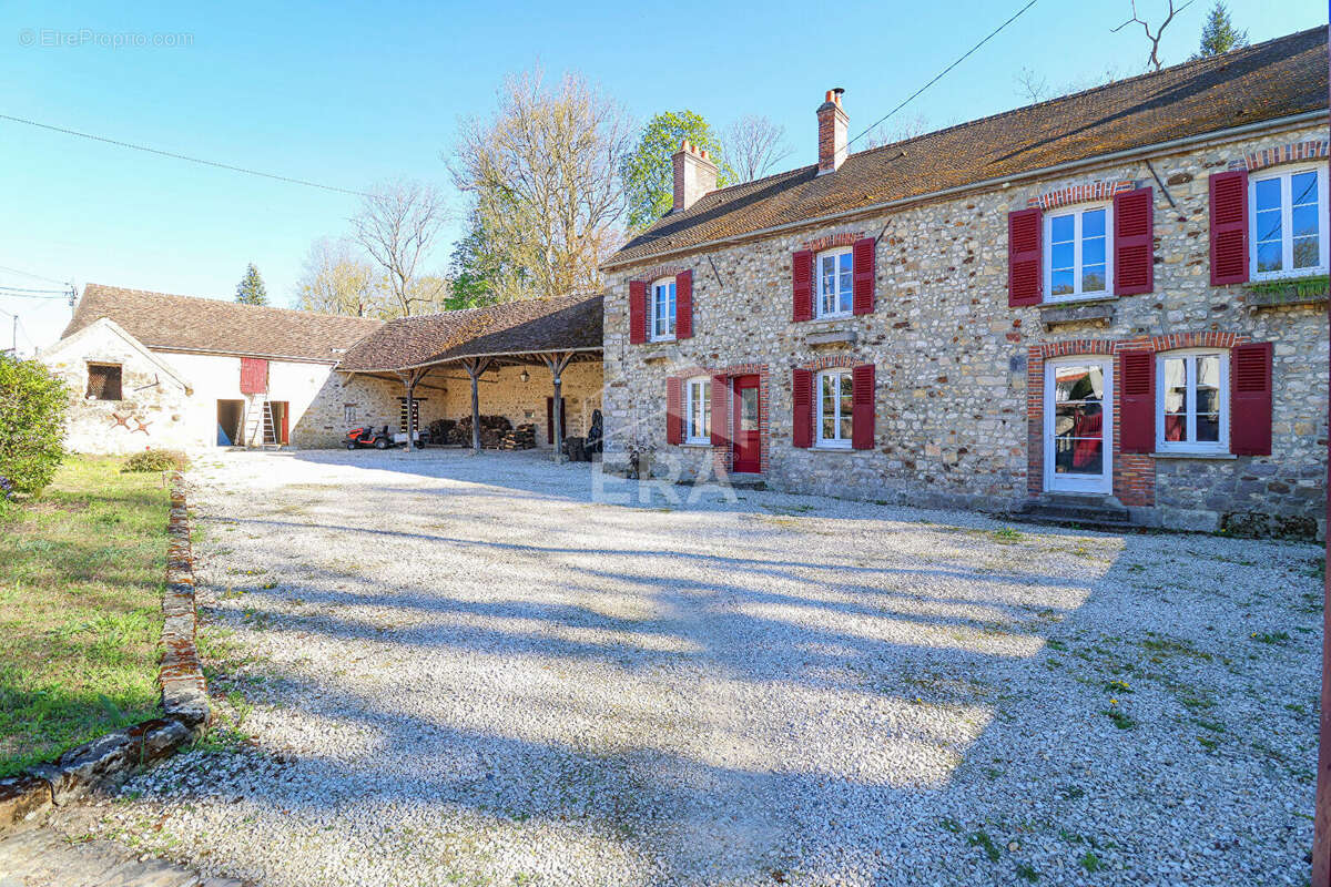 Maison à DORMELLES