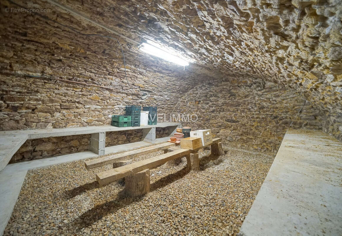 Maison ancienne avec dépendance - photo 13