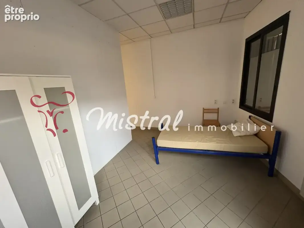 Aigues mortes appartement avec terrasse et local commercial - photo 12