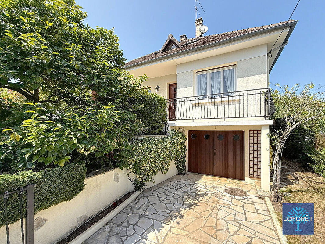 Maison à OLLAINVILLE