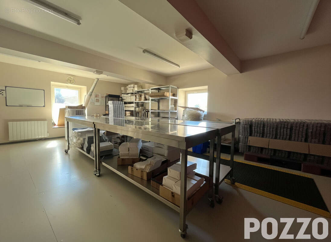 A Vendre - Fougerolles Du Plessis - Local d'activité 450 m² - ATELIERS ET BUREAUX - photo 9