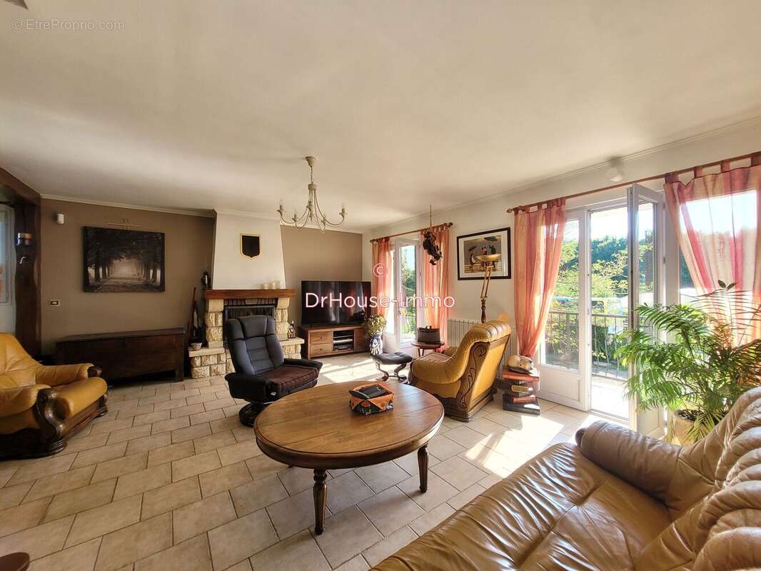 Maison à LA SELLE-SUR-LE-BIED