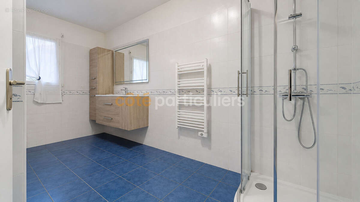 Sous compromis -- la roche-sur-yon -- quartier belle place -- maison 5 pieces -- 159 m2 -- jardin -- veranda - photo 15