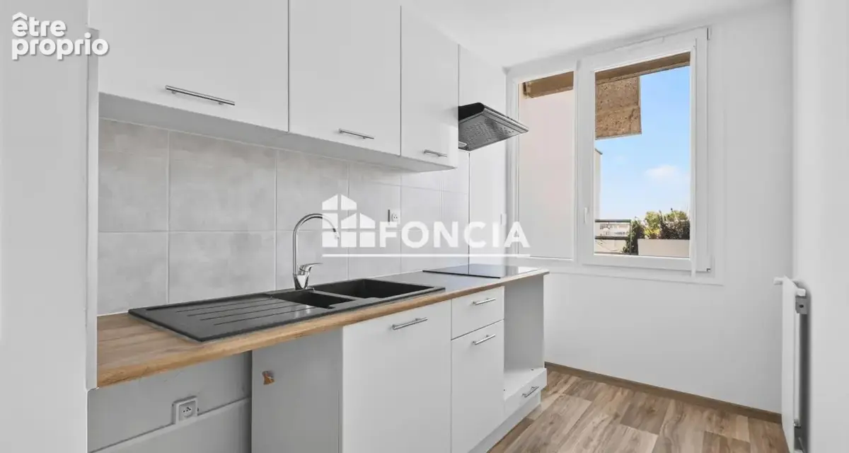 Opportunité : appartement T3 rénové avec balcon et parking, avenue Carnot à Trappes, aux portes de la gare - photo 3