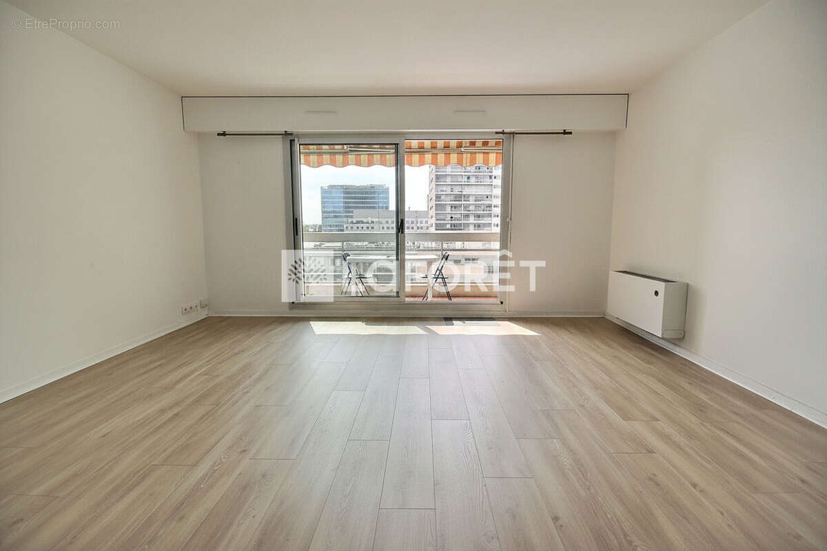 Appartement à COURBEVOIE