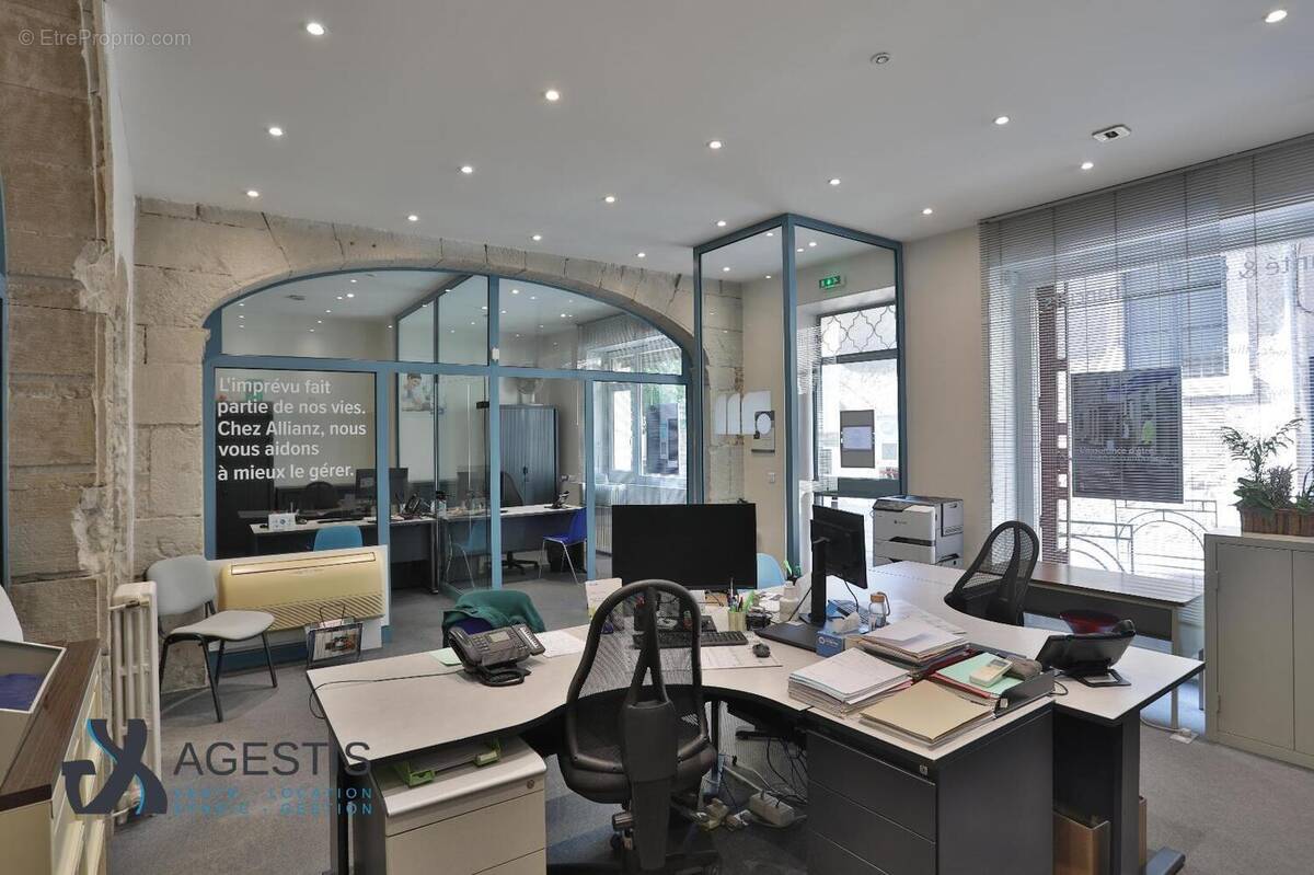   - Commerce à CASTRES