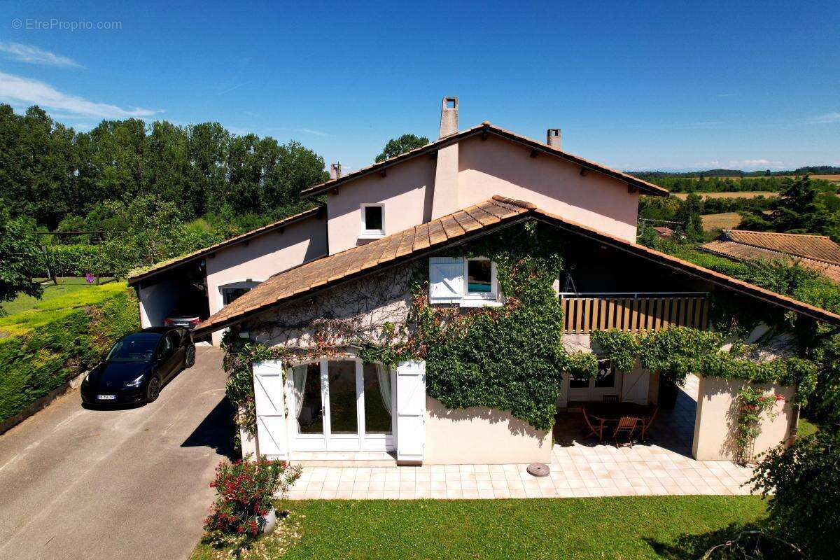 Maison - 3 Chambres - possibilité 4 - Cave - Buanderie - Terrasse - Balcon - Jardin - Piscine - Au calme - photo 3