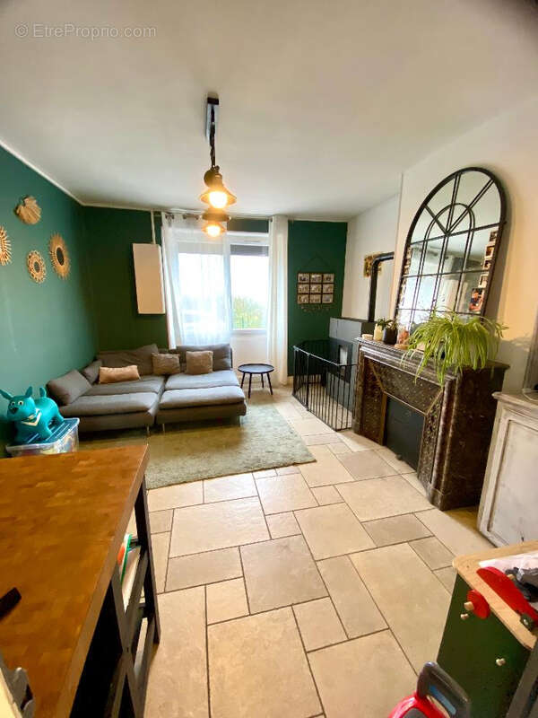 Maison à MONT-SAINT-SULPICE