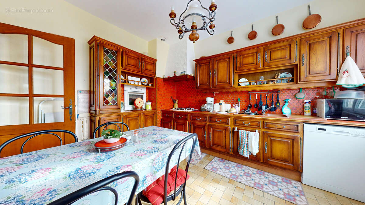 Maison à LA SALVETAT-SAINT-GILLES