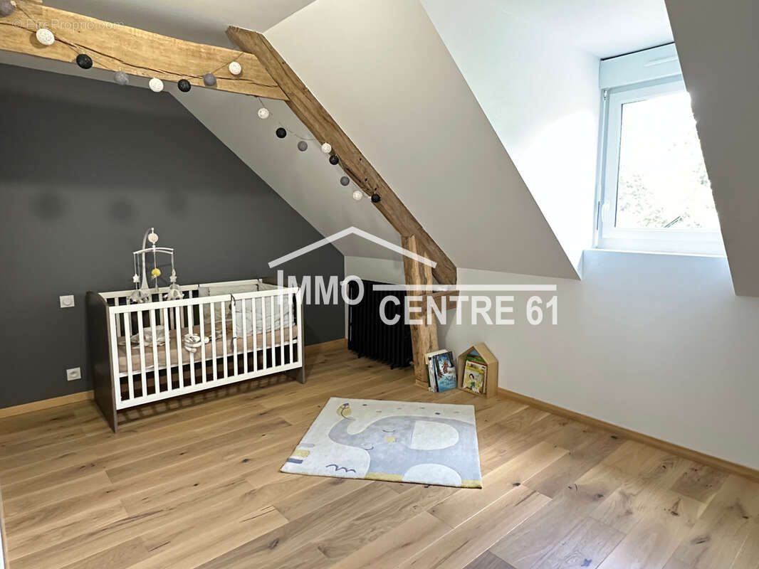 Charmante maison de trois chambres avec ses dépendances sur 6027m2 de terrain - photo 9