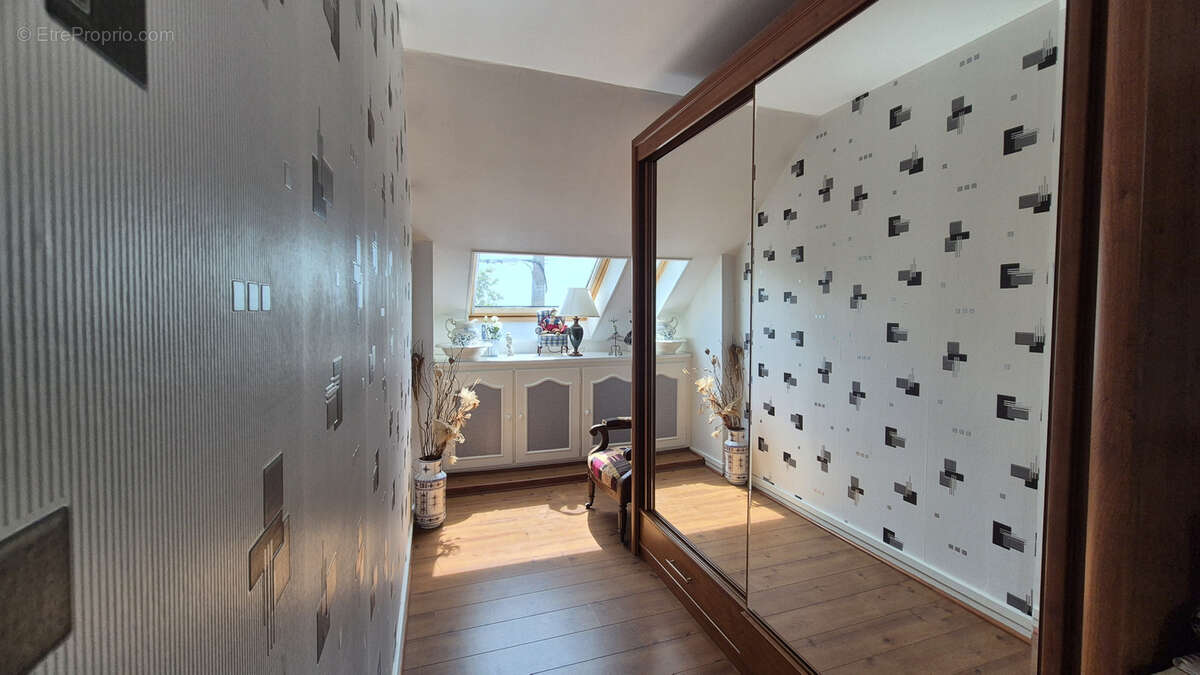 Maison Familiale de plus 170m2 avec Jardin et Garage Secteur Recherché Aplemont - photo 11