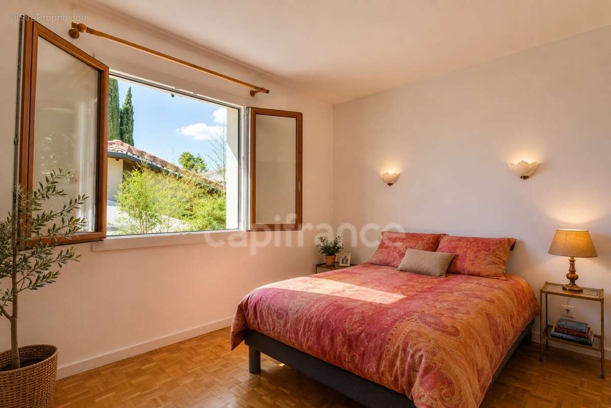Villa méditerranéenne à vendre 7 pièces, 215 m² CANET EN ROUSSILLON (66) avec potentiel 2 logements, terrasses, jardin et garage - photo 19