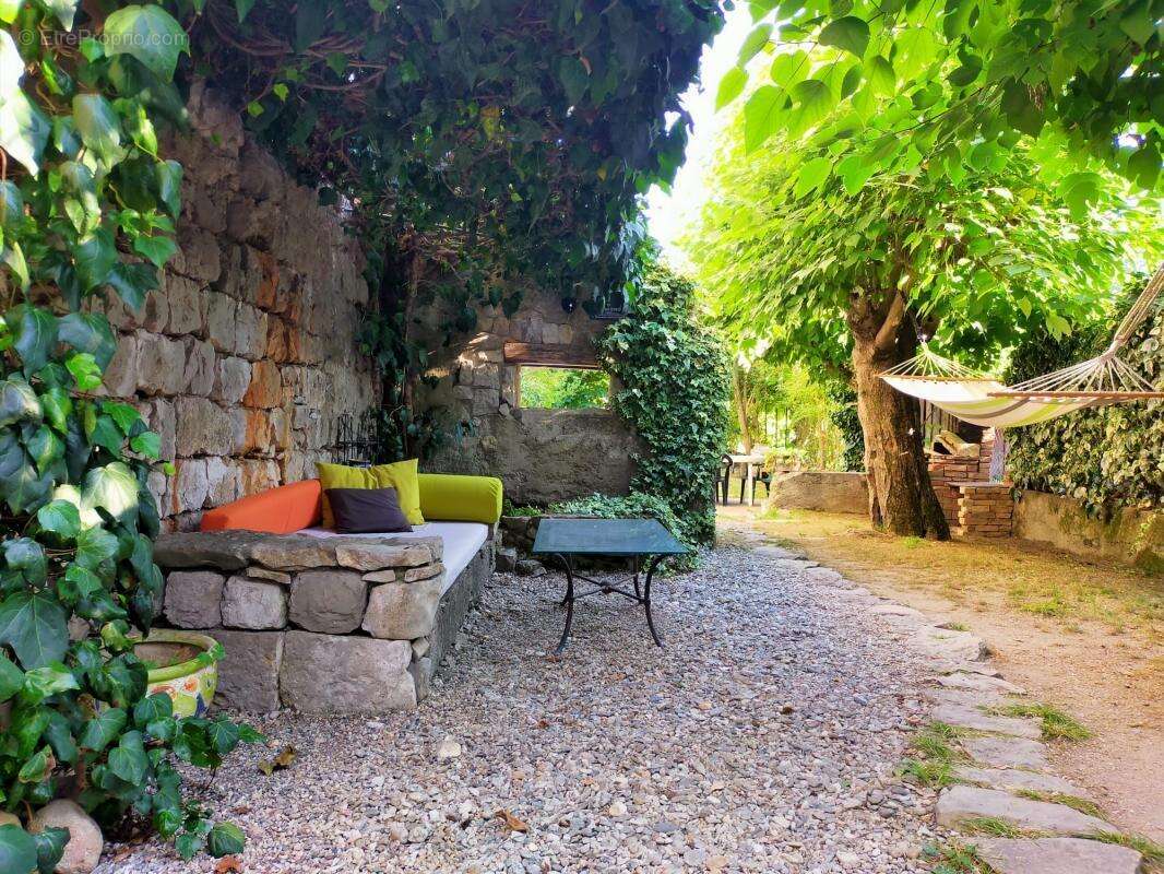 Maison à BERRIAS-ET-CASTELJAU