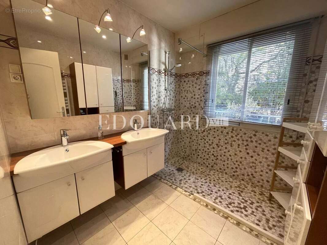 Appartement à EZE