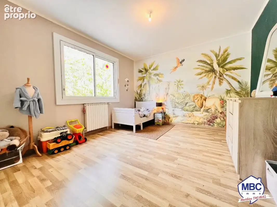 Propriété avec forêt, piscine et étang sur 1,48 hectare. - photo 10