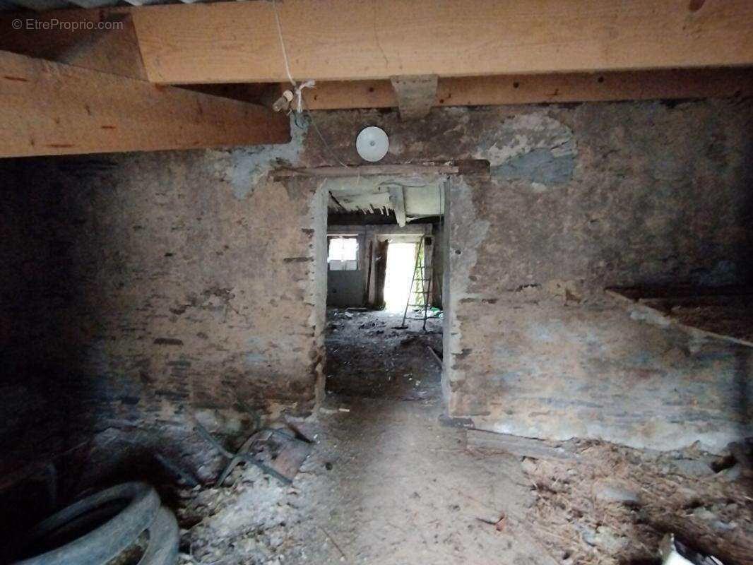 Maison à MONTREVAULT