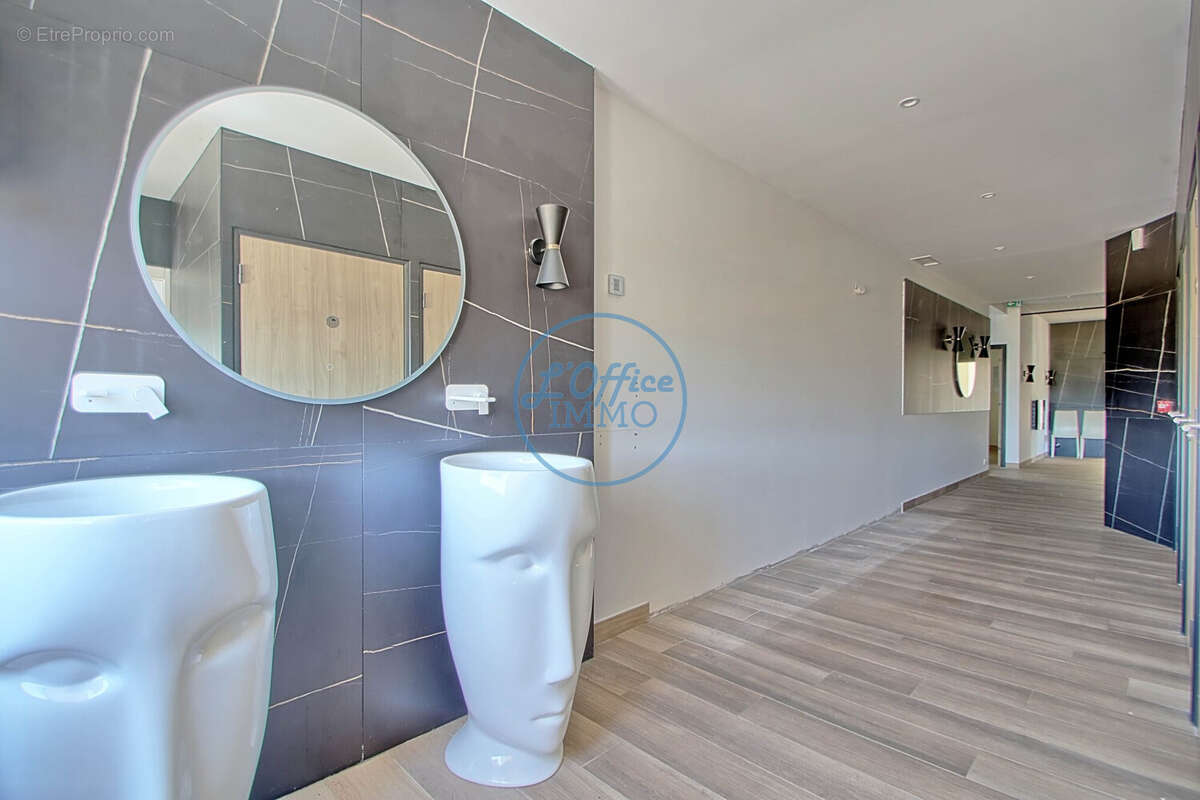 Commerce 136 m² à Carqueiranne  - photo 6