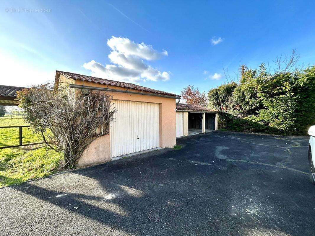 Découvrez le charme et les volumes d'une maison d'architecte - 300 m2 - 4 chambres   à pugnac dans un parc arboré pour savourer  - photo 17