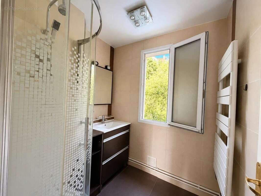 Appartement F3 de 65 m² avec cave et parking privatif - photo 8
