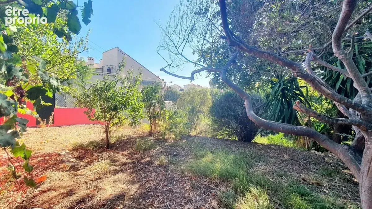Avenue de la Pastorelle — Charmante maison niçoise baignée de lumière avec jardin arboré - photo 8