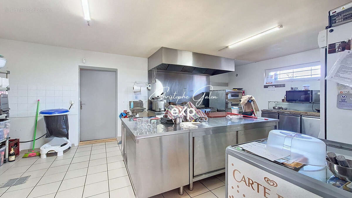 Commerce à BUSSIERE-POITEVINE