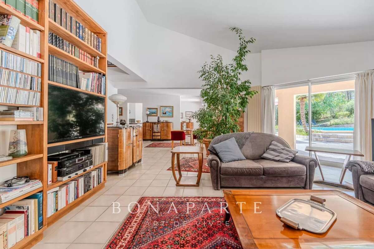 Saint-Clément-de-Rivière – Villa avec piscine et jardin paysager de 2 195 m² à proximité de Montpellier - photo 2