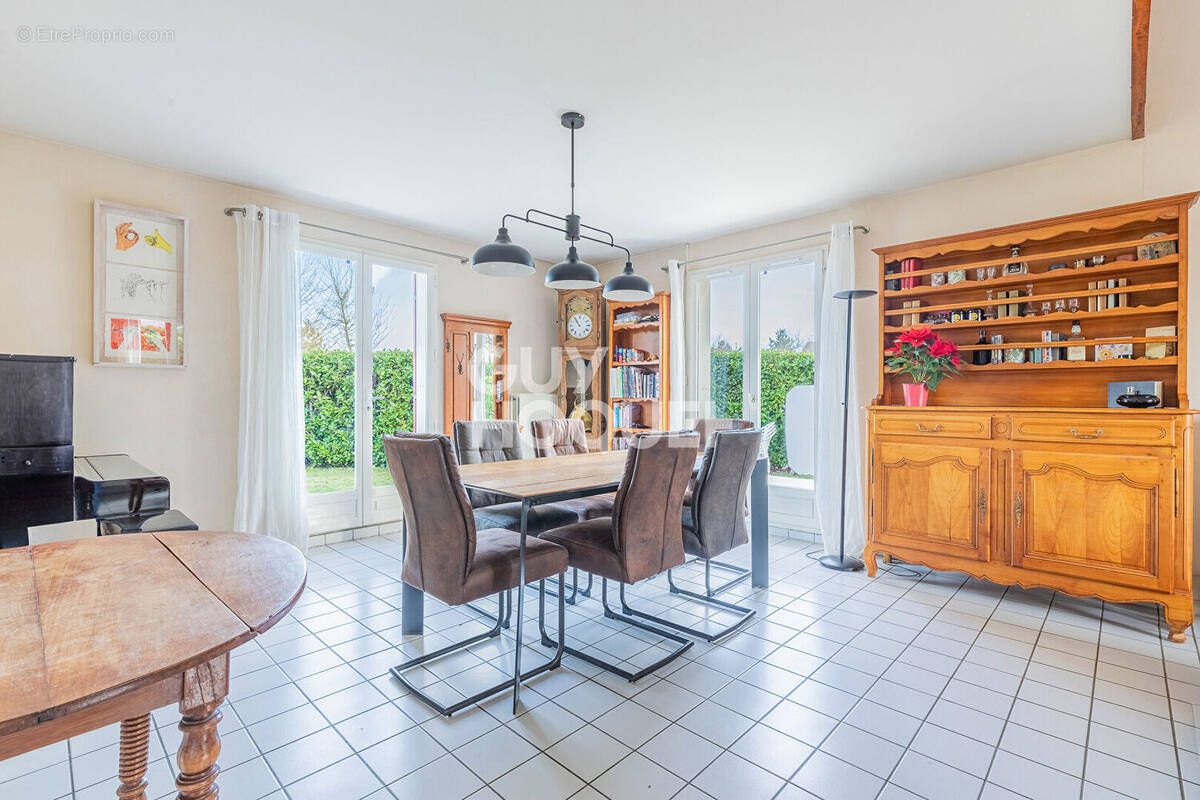 Maison à SAINT-PIERRE-DU-PERRAY