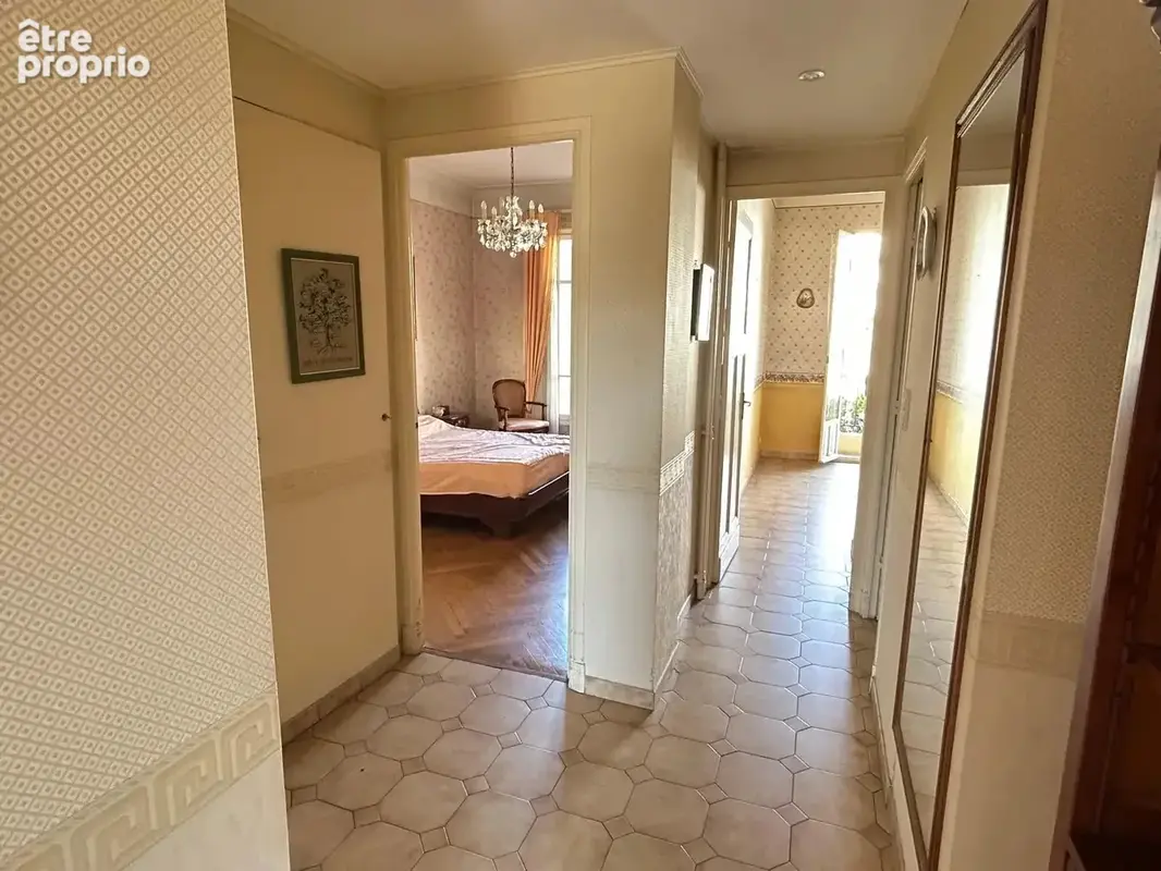 Liberation a 100m de la place - f3 78m² balcons - photo 9