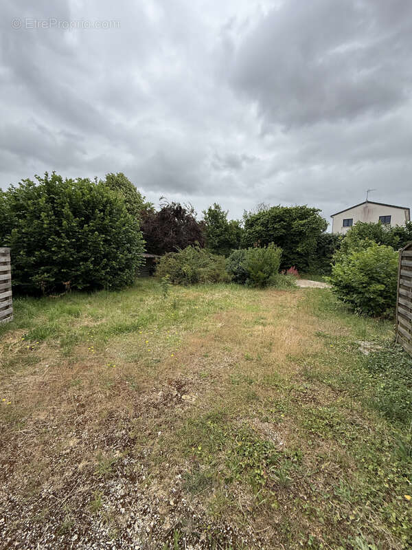 Terrain à ROCHES-PREMARIE-ANDILLE