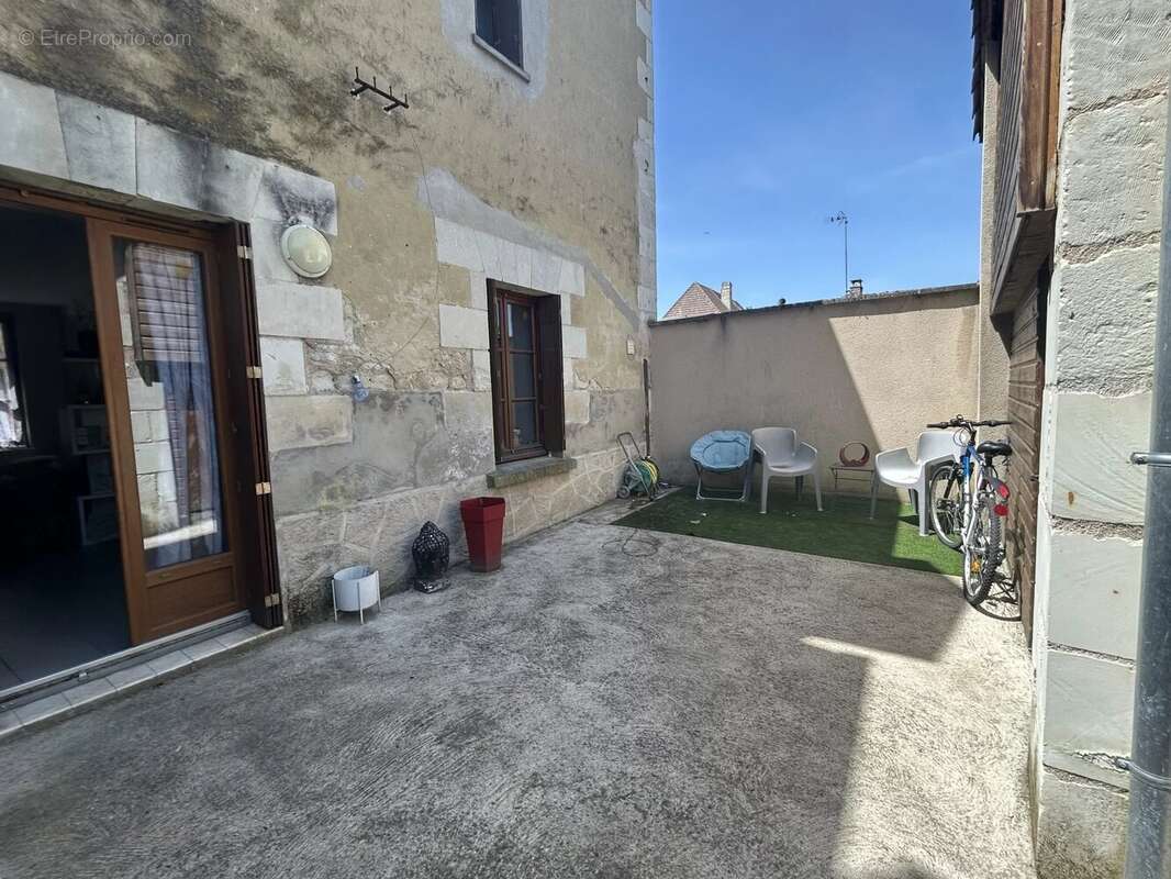Maison à OUZILLY